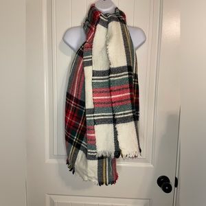 *SALE* Berkshire Fashion- Beautiful large women’s scarf, EUC!